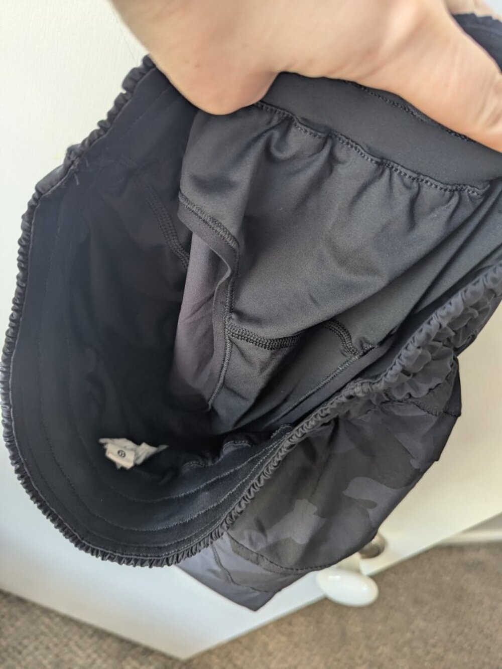 Lululemon Athletica Black Camo Shorts Size 6 - Picture 6 of 7